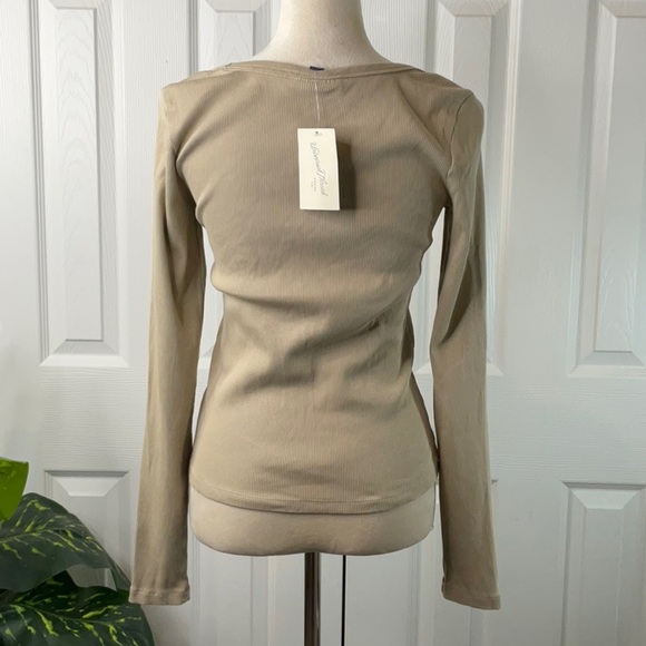 Universal Thread Beige Ribbed Long Sleeve
Top Various Sizes - Picture 7 of 8